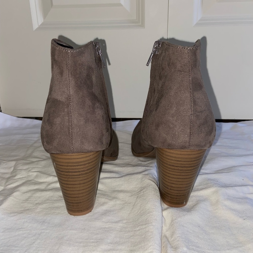 Women’s Boots, Size 10 - Picture 4 of 6